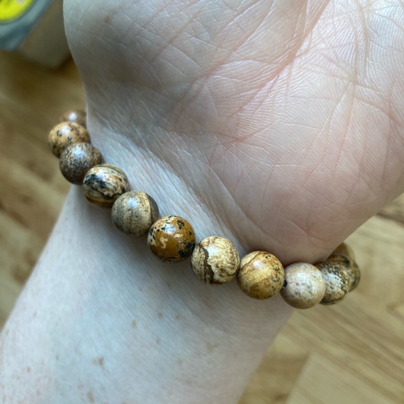 Lava rock diffuser bracelet with brown jasper beads - Picture 4 of 5